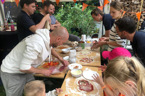 zelf pizza bakken tijdens vader kind weekend